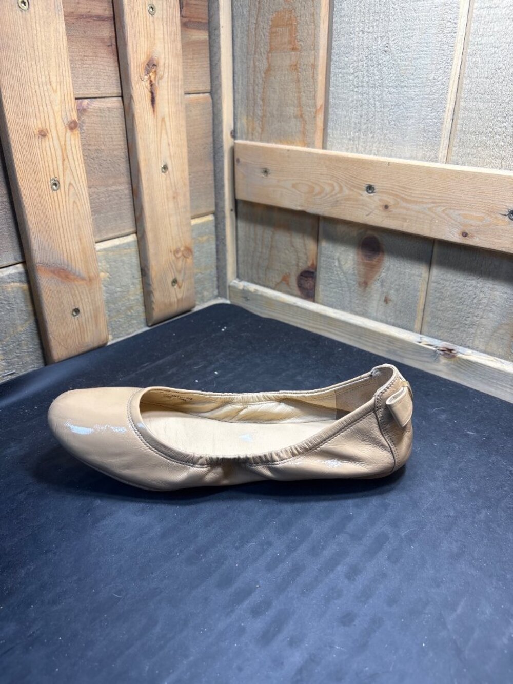 Cole Haan Womens Shoes Code D41381 Beige Patent Leather Flats US 8.5B, EU 39 - Picture 6 of 9